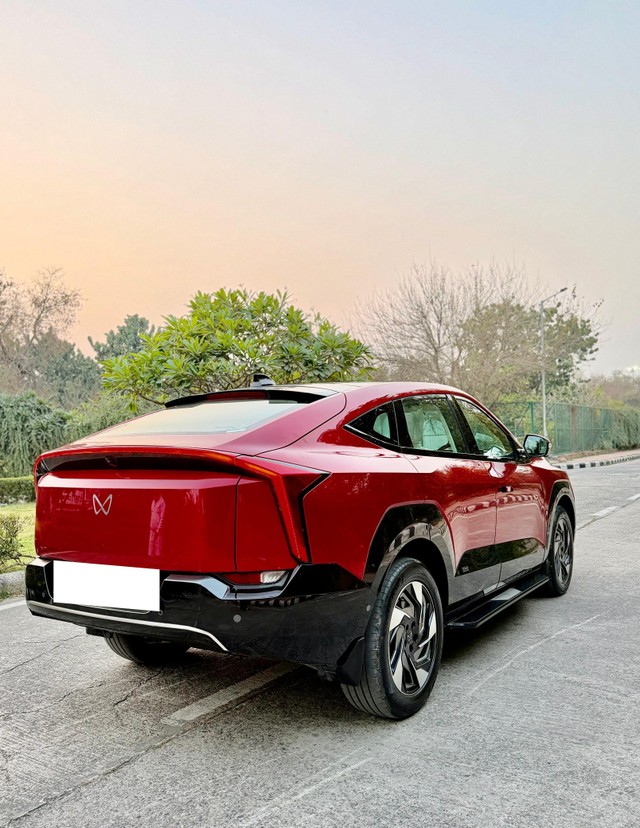 Second-hand 2025 Mahindra XEV 9e Pack Three for sale in New Delhi-5