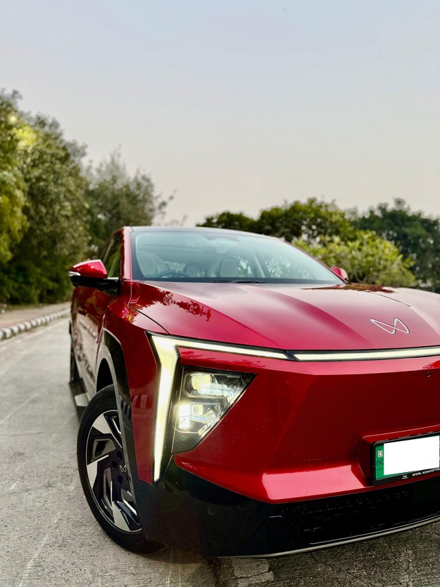 Second-hand 2025 Mahindra XEV 9e Pack Three for sale in New Delhi-12