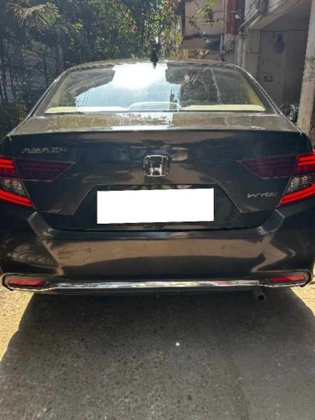 Second-hand 2023 Honda Amaze 2nd Gen VX CVT for sale in North 24 Parganas-2