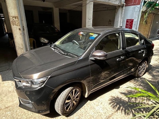 Second-hand 2023 Honda Amaze 2nd Gen VX CVT for sale in North 24 Parganas-4