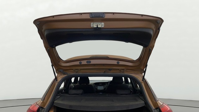 Second-hand 2016 Hyundai i20 Active 1.2 SX for sale in Noida-20