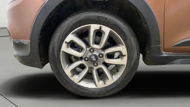 Second-hand 2016 Hyundai i20 Active 1.2 SX for sale in Noida-26