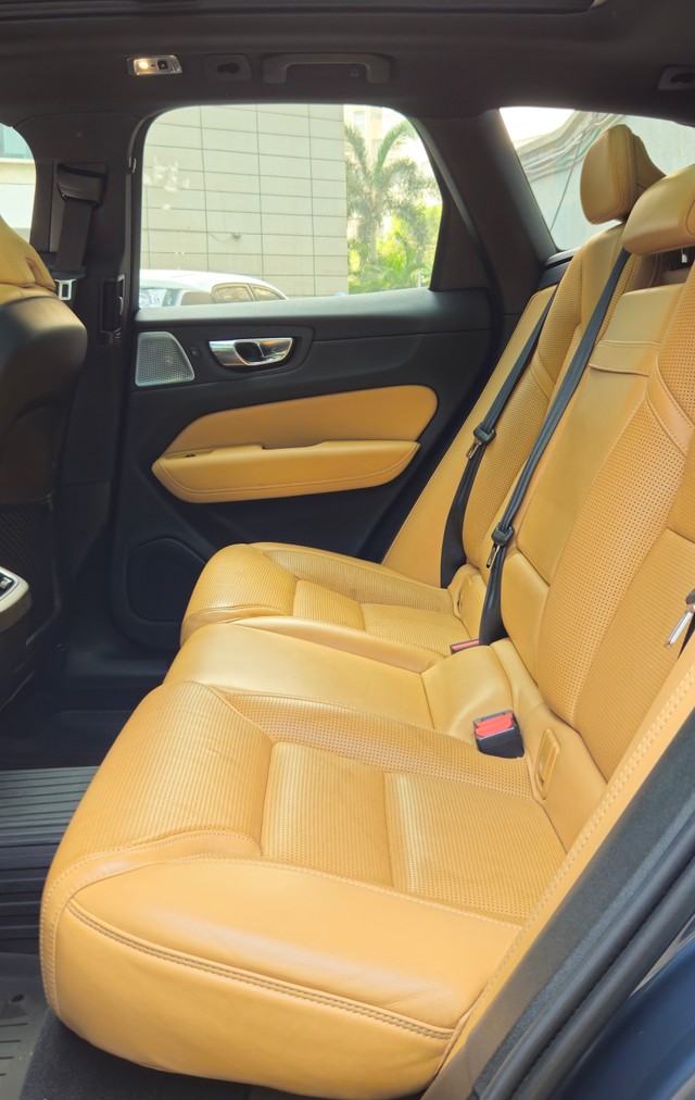 Second-hand 2020 Volvo XC60 Inscription D5 BSIV for sale in Mumbai-10