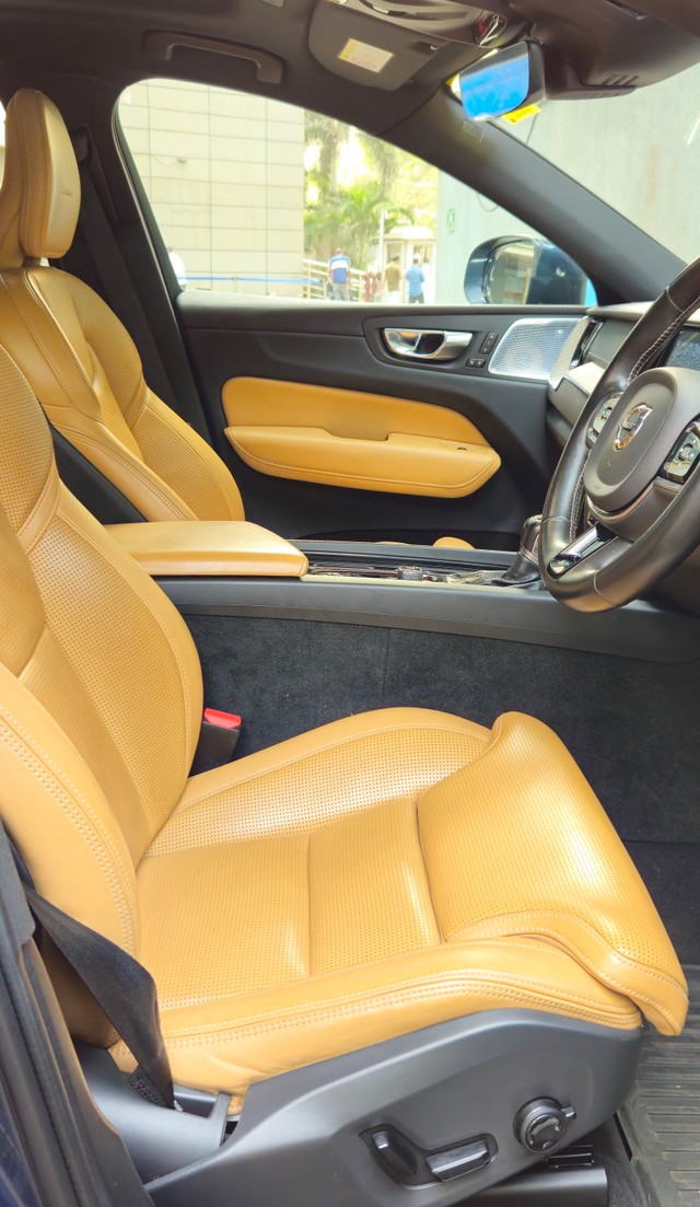 Second-hand 2020 Volvo XC60 Inscription D5 BSIV for sale in Mumbai-20