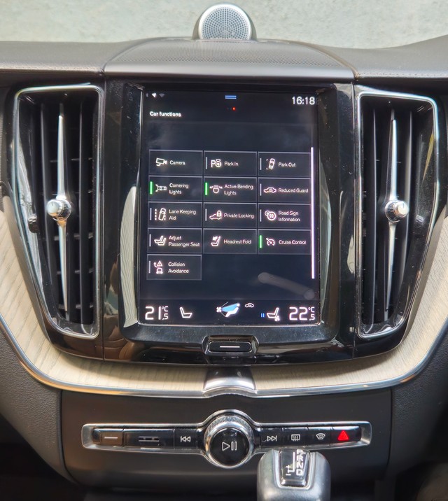 Second-hand 2020 Volvo XC60 Inscription D5 BSIV for sale in Mumbai-15