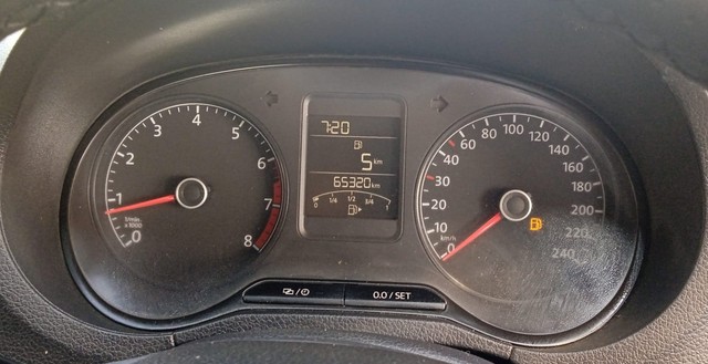 Volkswagen Polo 1.2 MPI Comfortline Second-hand 2015 Volkswagen Polo 1.2 MPI Comfortline for sale in Ahmedabad-4