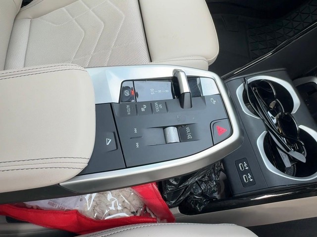 Second-hand 2024 BMW X1 sDrive18i M Sport for sale in Thane-12