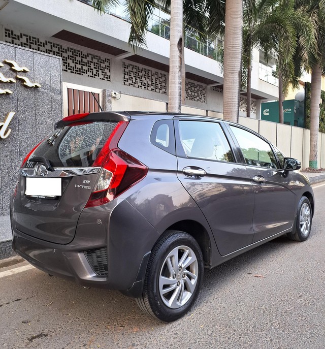 Second-hand 2019 Honda Jazz V for sale in Surat-2