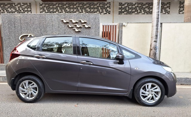 Second-hand 2019 Honda Jazz V for sale in Surat-1