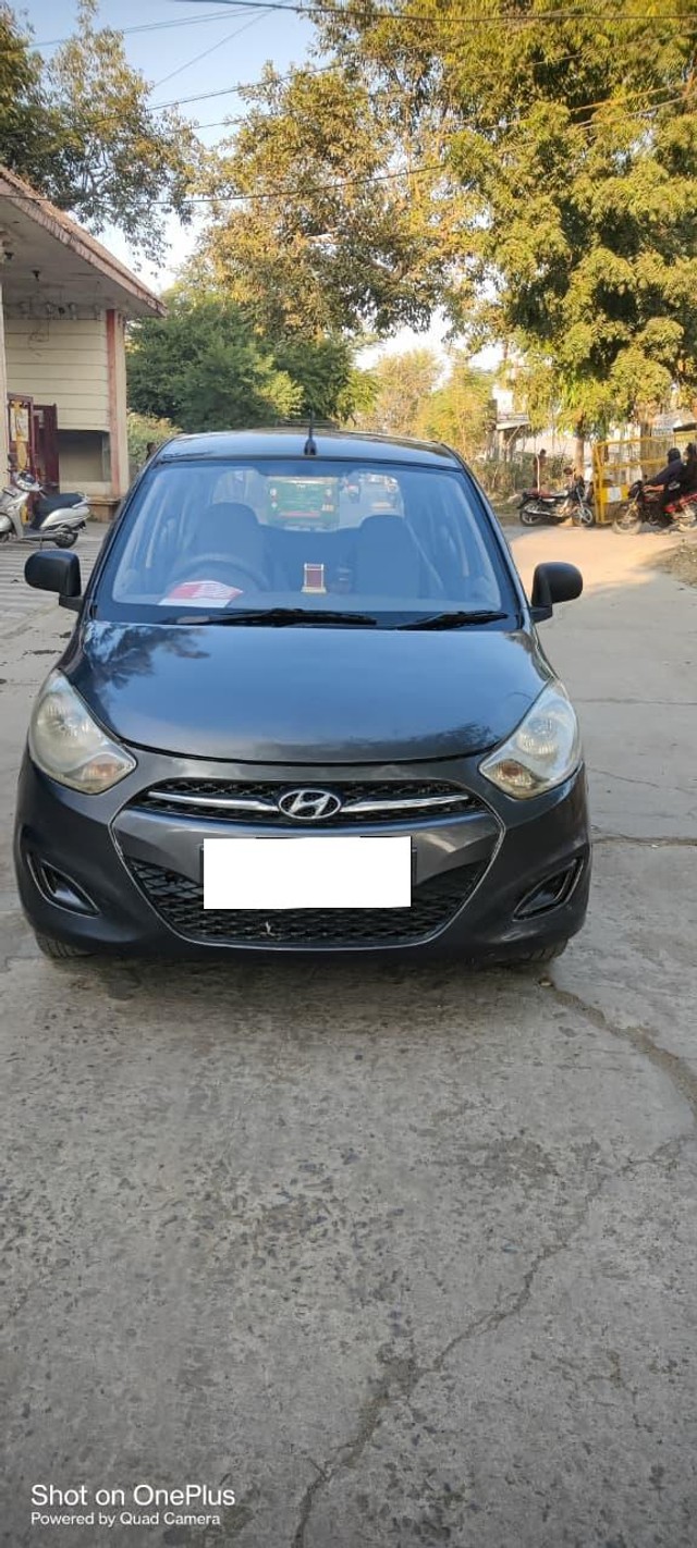Second-hand 2011 Hyundai i10 Era for sale in Dewas