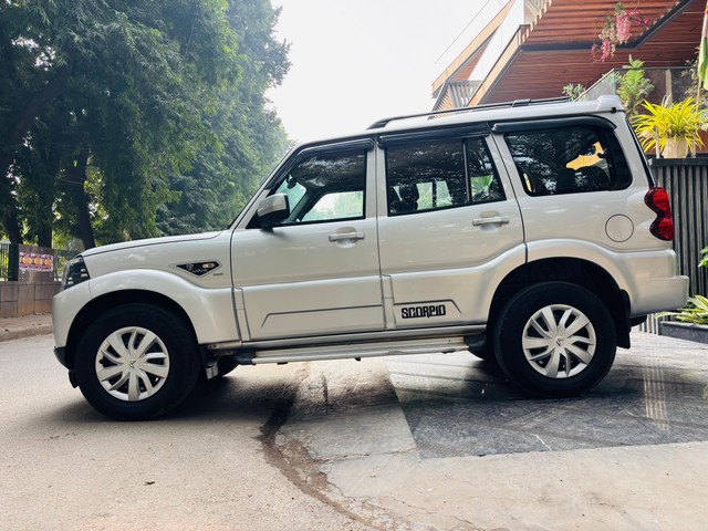 Second-hand 2018 Mahindra Scorpio S5 BSIV for sale in New Delhi-4
