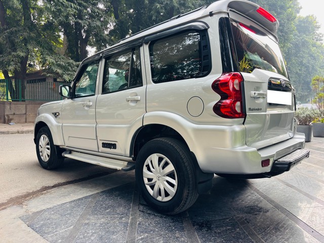 Second-hand 2018 Mahindra Scorpio S5 BSIV for sale in New Delhi-3