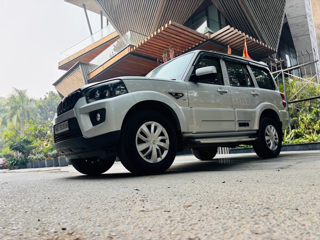 Second-hand 2018 Mahindra Scorpio S5 BSIV for sale in New Delhi-6