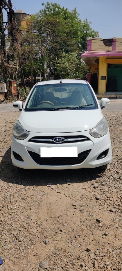 Second-hand 2011 Hyundai i10 Magna for sale in Dewas