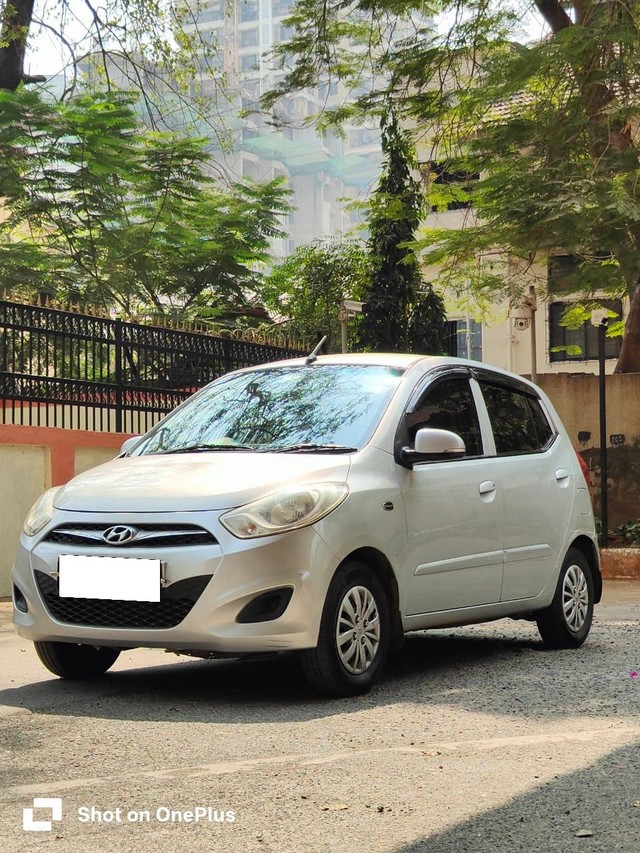Second-hand 2013 Hyundai i10 Sportz AT for sale in Mumbai-4