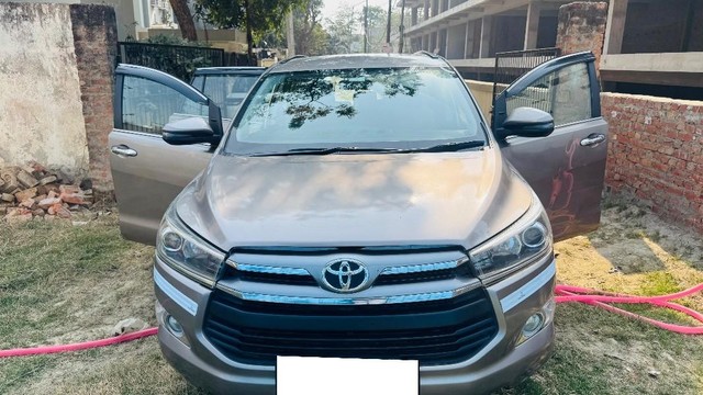 Second-hand 2017 Toyota Innova Crysta 2.4 VX MT BSIV for sale in Sant Kabir Nagar-7