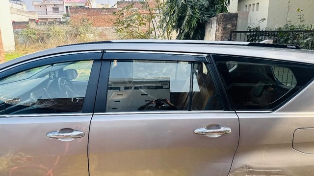 Second-hand 2017 Toyota Innova Crysta 2.4 VX MT BSIV for sale in Sant Kabir Nagar-4