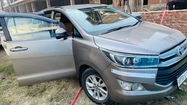 Second-hand 2017 Toyota Innova Crysta 2.4 VX MT BSIV for sale in Sant Kabir Nagar-8