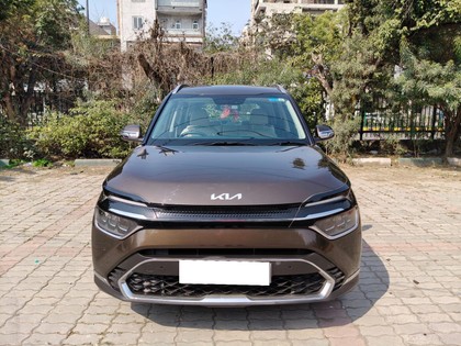 Second-hand 2022 Kia Carens Luxury Plus Diesel AT BSVI for sale in New Delhi