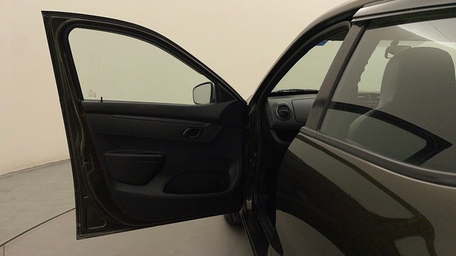 Second-hand 2017 Renault KWID 1.0 RXT AMT for sale in Bangalore-34