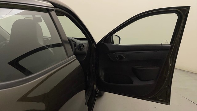 Second-hand 2017 Renault KWID 1.0 RXT AMT for sale in Bangalore-16