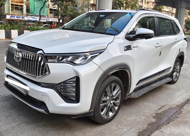 Second-hand 2025 Toyota Innova Hycross VX 7STR Hybrid for sale in Mumbai-4