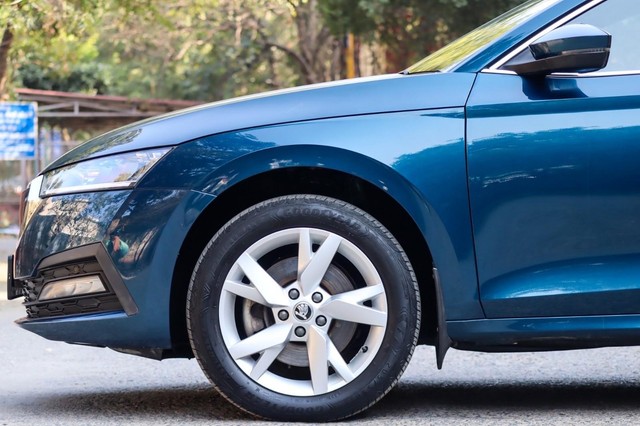 Second-hand 2022 Skoda Octavia Style for sale in New Delhi-10