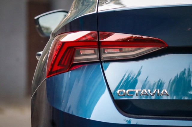 Second-hand 2022 Skoda Octavia Style for sale in New Delhi-12