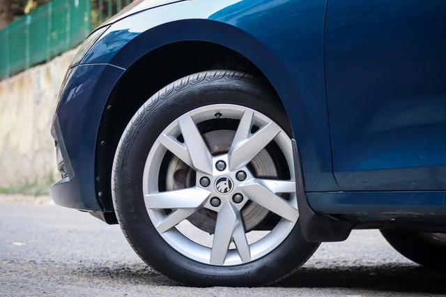 Second-hand 2022 Skoda Octavia Style for sale in New Delhi-7