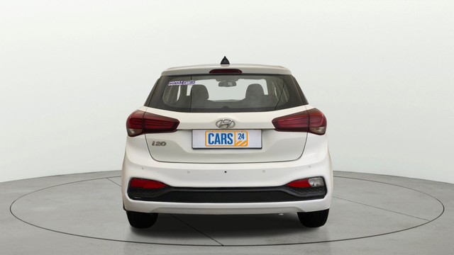 Second-hand 2018 Hyundai i20 Petrol CVT Magna Executive for sale in New Delhi-3