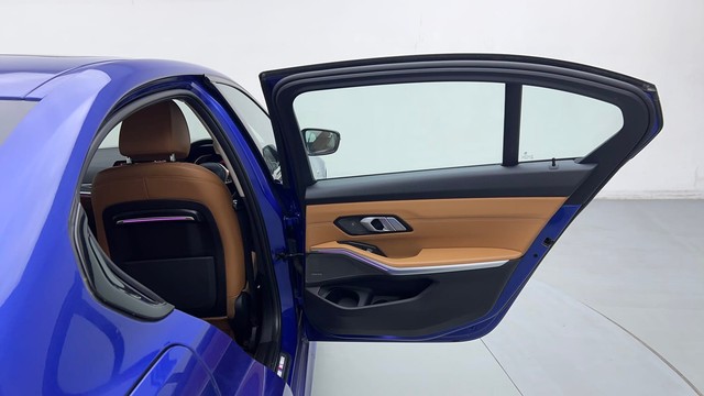 Second-hand 2021 BMW 3 Series Long Wheelbase 330Li M Sport First Edition for sale in Gurgaon-35