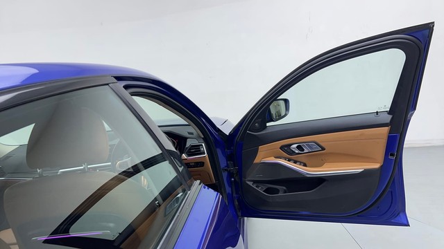 Second-hand 2021 BMW 3 Series Long Wheelbase 330Li M Sport First Edition for sale in Gurgaon-16