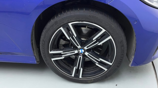 Second-hand 2021 BMW 3 Series Long Wheelbase 330Li M Sport First Edition for sale in Gurgaon-17