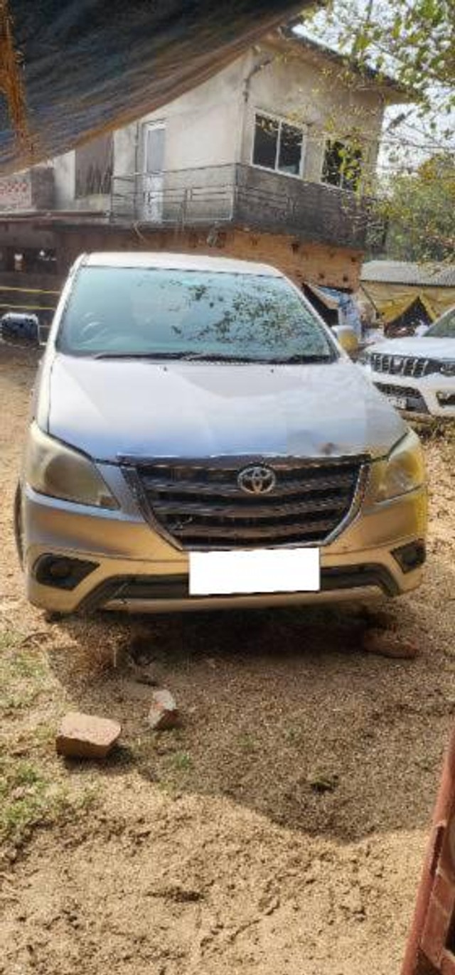 Second-hand 2015 Toyota Innova 2.5 G (Diesel) 7 Seater BS IV for sale in Barabanki-2