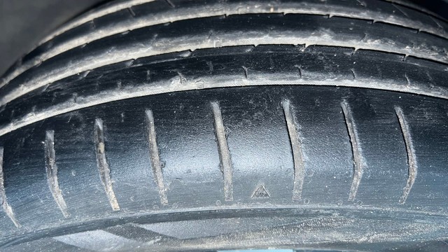 Second-hand 2021 Renault Kiger RXZ Turbo CVT for sale in New Delhi-27