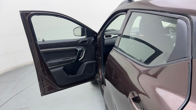 Second-hand 2021 Renault Kiger RXZ Turbo CVT for sale in New Delhi-29