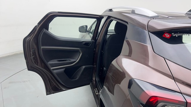 Second-hand 2021 Renault Kiger RXZ Turbo CVT for sale in New Delhi-36