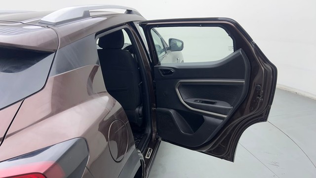 Second-hand 2021 Renault Kiger RXZ Turbo CVT for sale in New Delhi-33