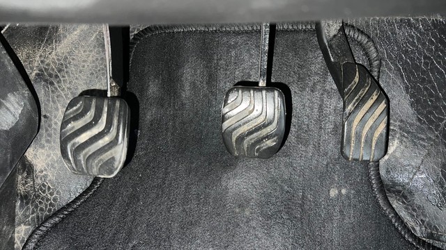 Second-hand 2021 Renault KWID 1.0 RXT Opt for sale in Kanpur-14