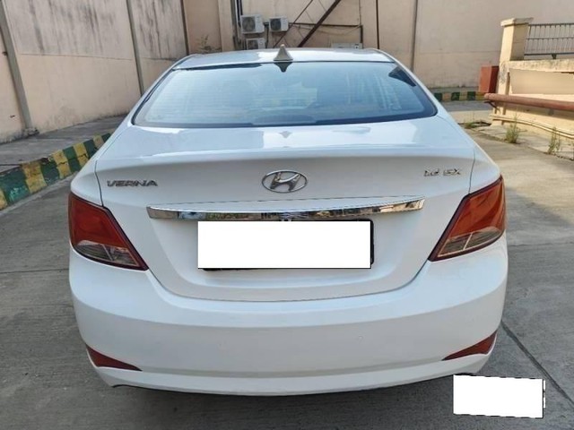 Second-hand 2016 Hyundai Verna 1.6 VTVT AT SX for sale in Noida-3