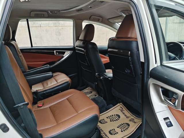 Second-hand 2016 Toyota Innova Crysta 2.7 ZX AT BSIV for sale in Noida-3