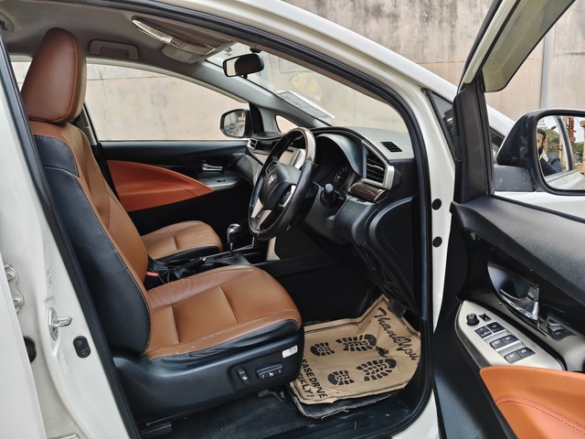 Second-hand 2016 Toyota Innova Crysta 2.7 ZX AT BSIV for sale in Noida-6