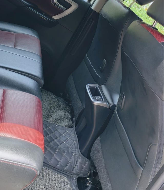 Second-hand 2022 Toyota Fortuner Legender 4x2 AT BSVI for sale in New Delhi-4