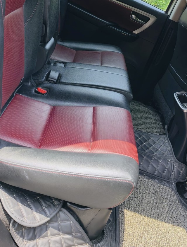 Second-hand 2022 Toyota Fortuner Legender 4x2 AT BSVI for sale in New Delhi-6