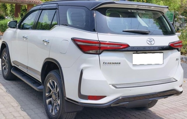 Second-hand 2022 Toyota Fortuner Legender 4x2 AT BSVI for sale in New Delhi-5