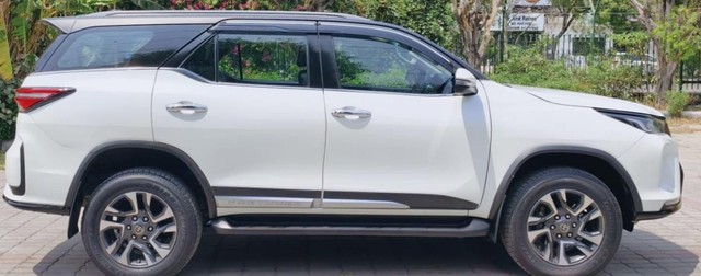 Second-hand 2022 Toyota Fortuner Legender 4x2 AT BSVI for sale in New Delhi-1