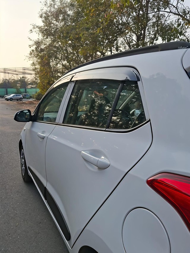 Hyundai Grand i10 1.2 Kappa Magna AT Second-hand 2017 Hyundai Grand i10 1.2 Kappa Magna AT for sale in Surat-8