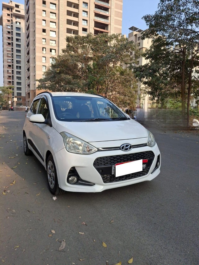 Hyundai Grand i10 1.2 Kappa Magna AT Second-hand 2017 Hyundai Grand i10 1.2 Kappa Magna AT for sale in Surat-0