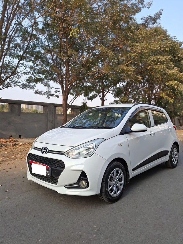 Hyundai Grand i10 1.2 Kappa Magna AT Second-hand 2017 Hyundai Grand i10 1.2 Kappa Magna AT for sale in Surat-5