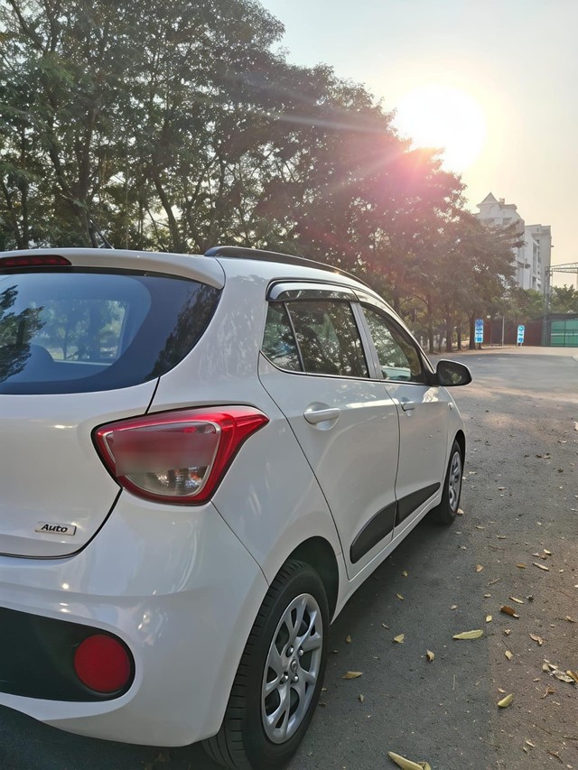 Hyundai Grand i10 1.2 Kappa Magna AT Second-hand 2017 Hyundai Grand i10 1.2 Kappa Magna AT for sale in Surat-2